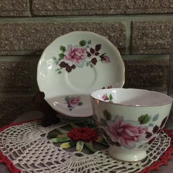 Royal Vale Ridgway Pottery England White Porcelain Rose Teacup & Saucer - Picture 4 of 16